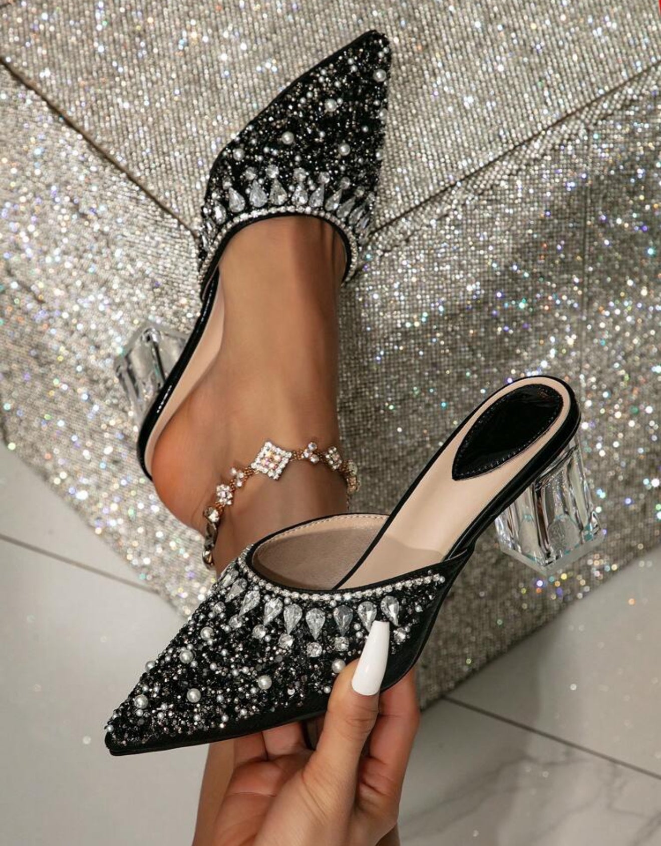 Women's High Heel Closed Toe Rhinestone Decorated Comfortable Durable Elegant Party & Wedding Sandals