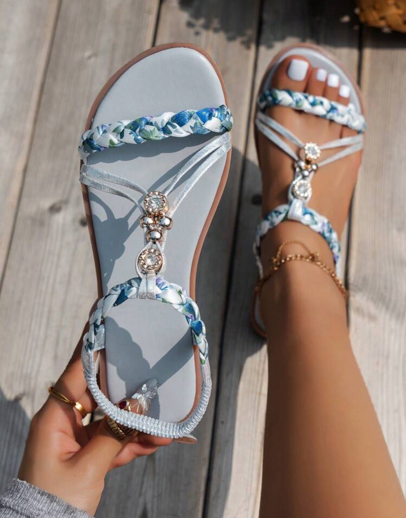 Women's Beige Cross Strap Flat Sandals, Open Toe Lightweight Slip-On Casual Shoes, Anti-Skid Vacation Beach Shoes With Random Woven Floral Retro Pattern And Tassel